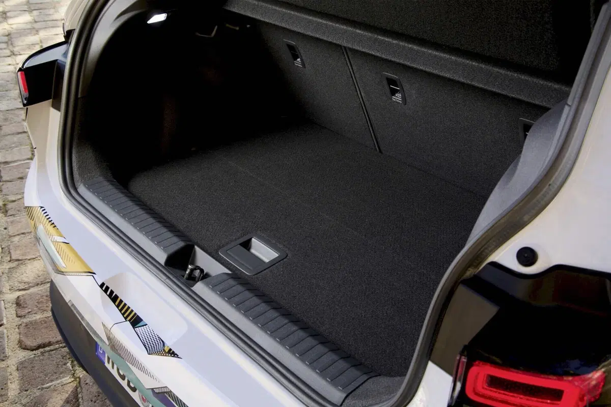 Volkswagen ID. Polo, la batteria si fa più piccola e il prezzo scende sotto i 25.000 euro (7)