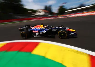 F1. Il mostro di Spa non fa paura a Verstappen: l'ala vecchia non frena Max in FP1, ma la Ferrari è lì al GP del Belgio