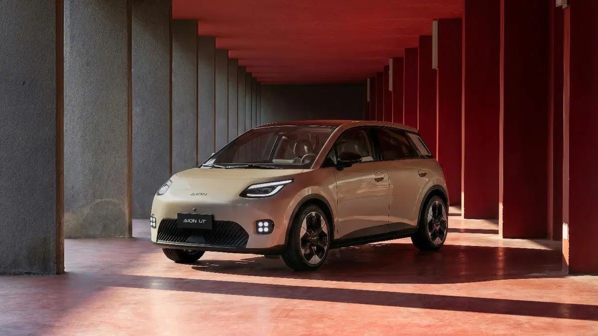 GAC AION UT: la cinese disegnata a Milano che sfida Renault 5 e ID.3 quanto costa in Italia