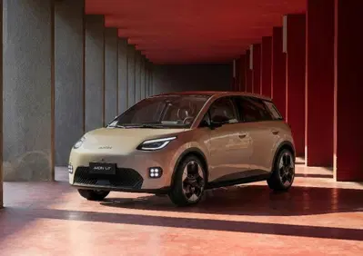 GAC AION UT: la cinese disegnata a Milano che sfida Renault 5 e ID.3 quanto costa in Italia