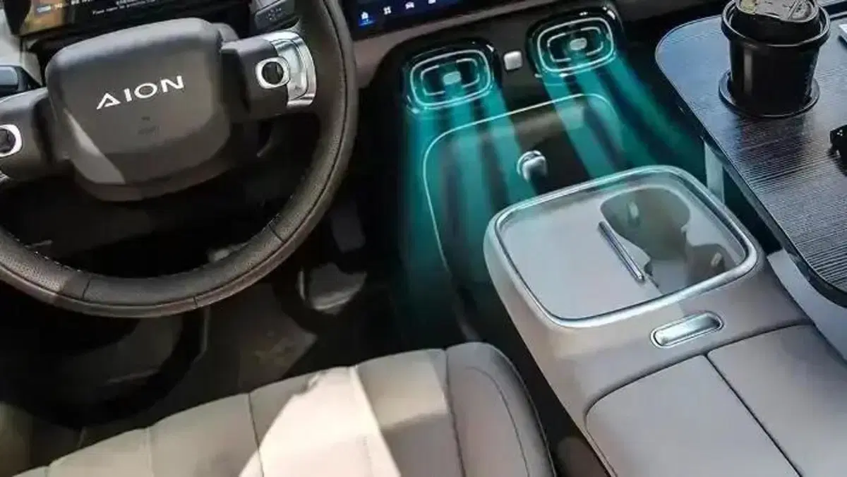GAC AION UT: la cinese disegnata a Milano che sfida Renault 5 e ID.3 quanto costa in Italia (11)