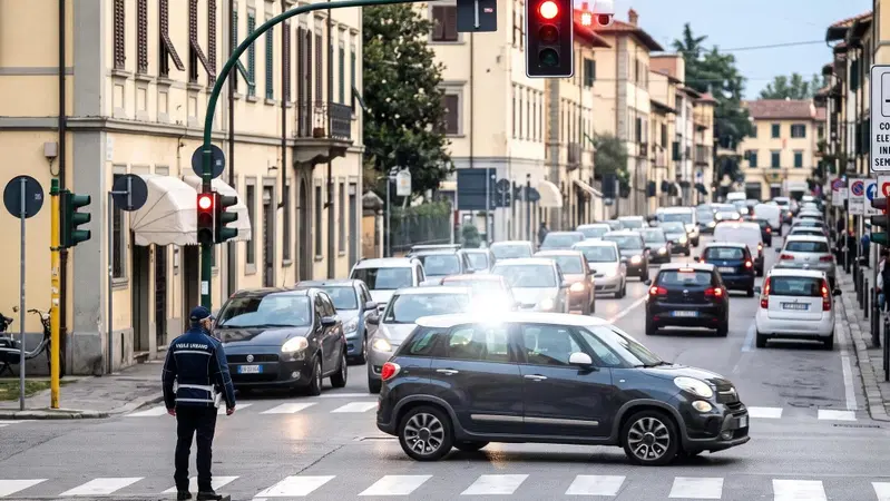 San Giovanni Valdarno: tolleranza zero per chi passa col rosso, oltre 700 multe