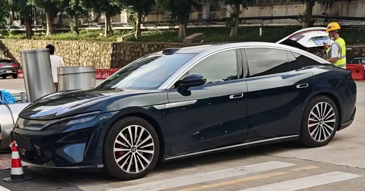 725,9 kg e 102,3 kWh: la mega-batteria che promette 1.000 km di autonomia &egrave; di una maxi-berlina cinese