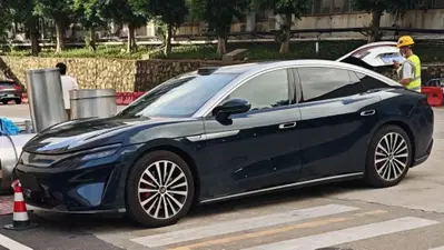 725,9 kg e 102,3 kWh: la mega-batteria che promette 1.000 km di autonomia &egrave; di una maxi-berlina cinese