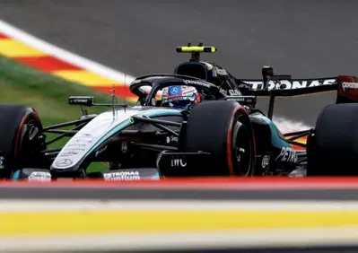 F1. Antonelli domina il caos di Spa in FP2, ma per Russell è un incubo in Mercedes. Hamilton rincorre