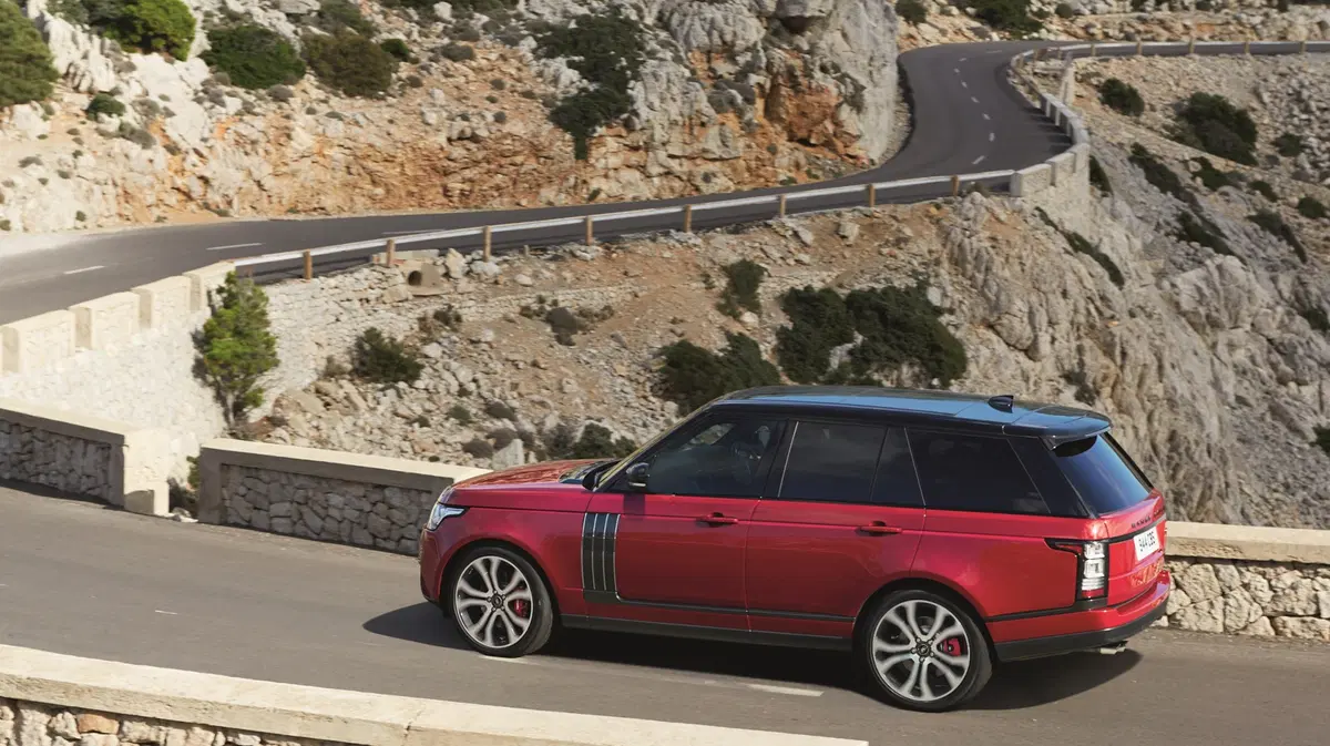 Range Rover 2017, la Regina si aggiorna nel segno della tecnologia più sfrenata