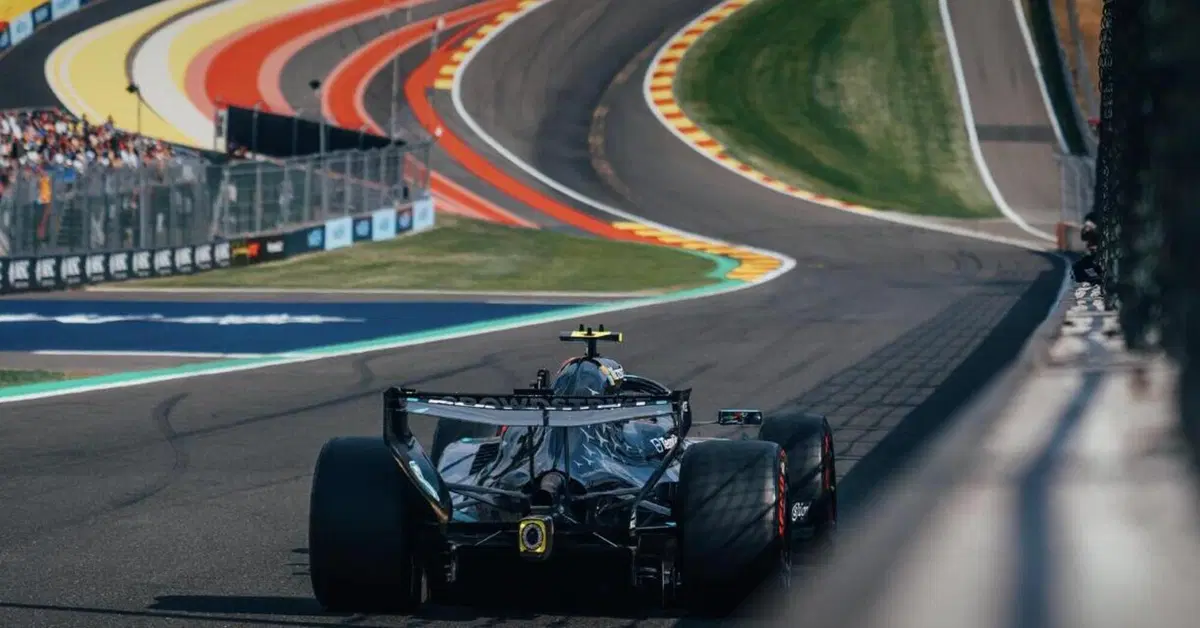 F1, Kimi Antonelli nella storia a Spa! Trionfo magistrale e fuga mondiale nel caos Mercedes. Leclerc secondo con Verstappen