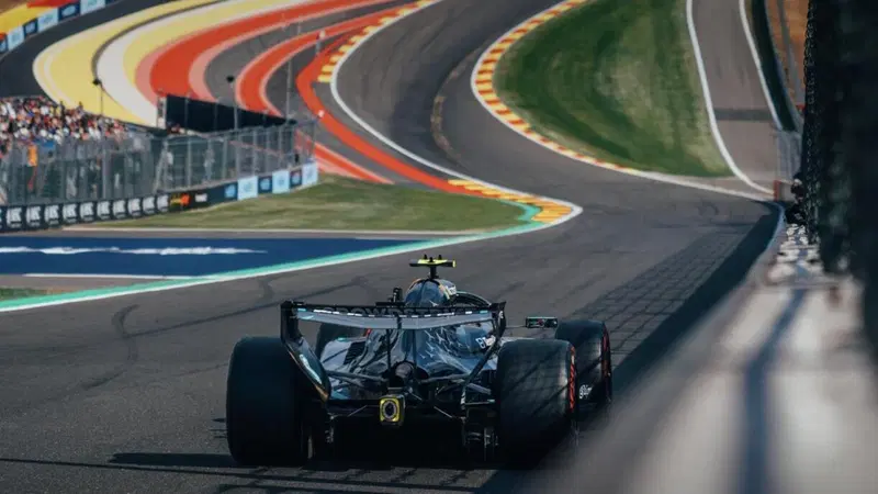 F1, Kimi Antonelli nella storia a Spa! Trionfo magistrale e fuga mondiale nel caos Mercedes. Leclerc secondo con Verstappen 3&deg;