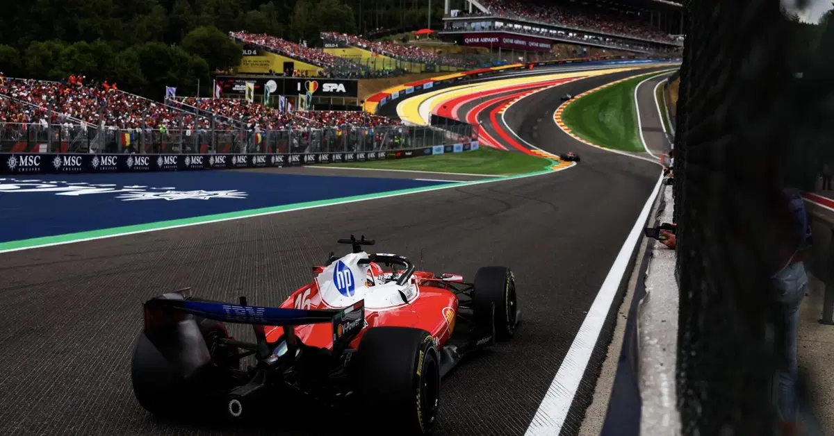 F1. &ldquo;Non ci aspettavamo di essere cos&igrave; forti&rdquo;: la Ferrari stupisce a Spa e Vasseur punge i commissari sulla penalit&agrave; di Hamilton