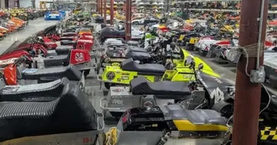 Oltre 600 veicoli all'asta negli Stati Uniti: il "tesoro" di un truffatore servir&agrave; a risarcire le vittime