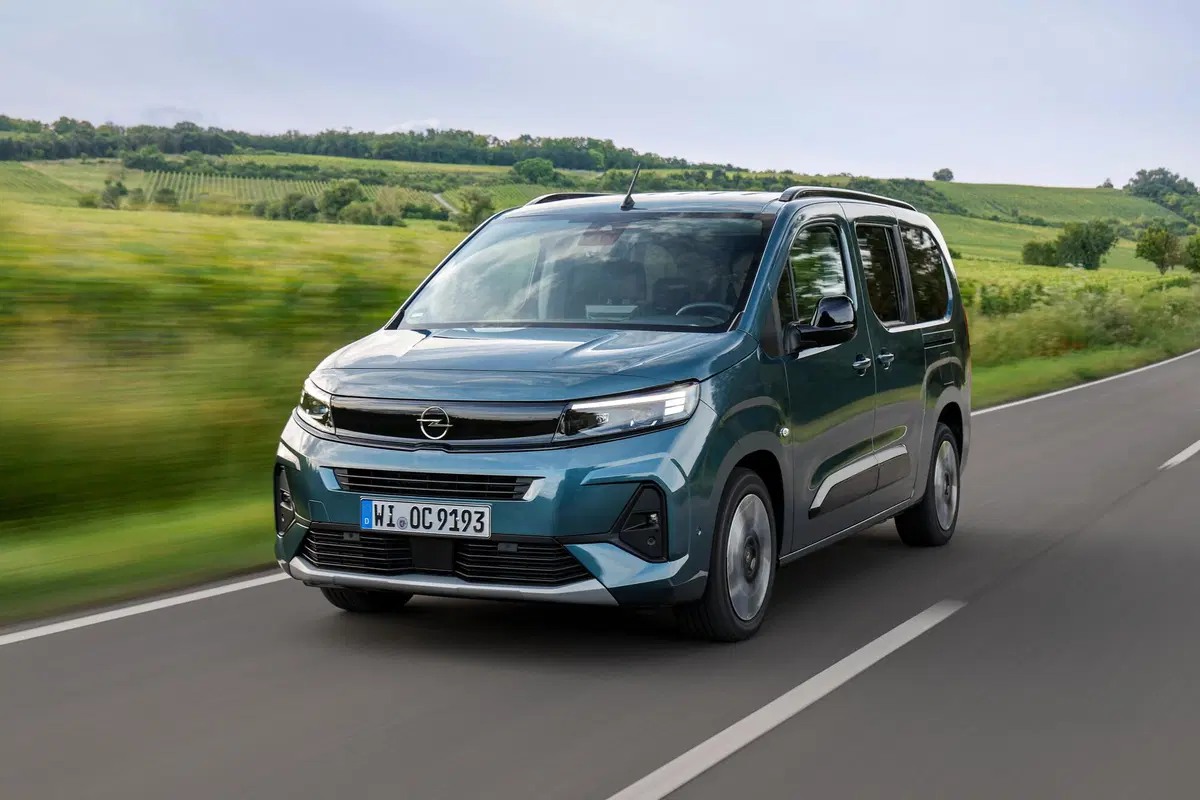 Opel Combo ora &egrave; pi&ugrave; accessibile: debutta il motore a benzina con cambio manuale 