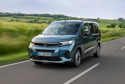 Opel Combo ora &egrave; pi&ugrave; accessibile: debutta il motore a benzina con cambio manuale 