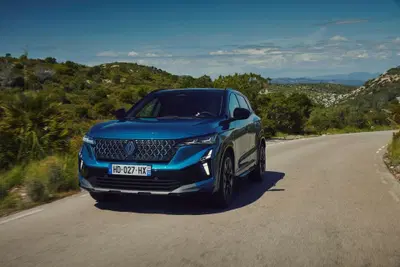 Renault Austral, addio al tre cilindri: l'ibrido che vuole ingannare l'elettrico
