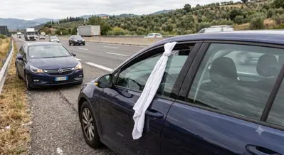 Panno bianco al finestrino dell'auto: cosa significa e a cosa serve
