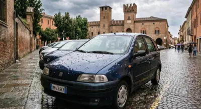 Maltempo a Mantova, auto devastate dalla grandine: danni fino a 10.000 euro