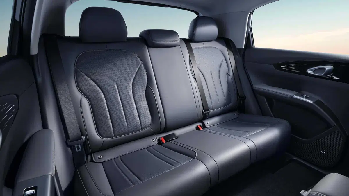 Geely E2 (8)