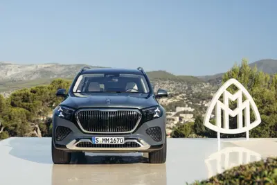 Nuova Mercedes-Maybach GLS, il lusso sale ancora di livello: arriva il V8 elettrificato