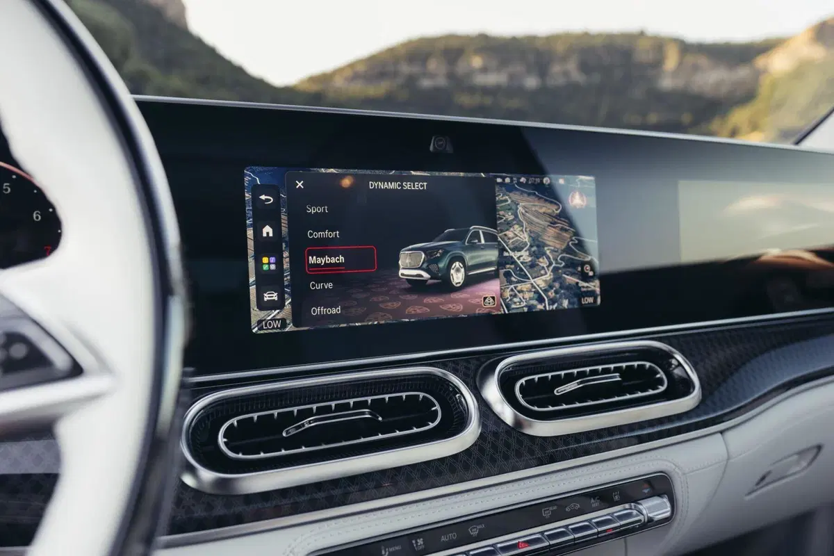 Nuova Mercedes-Maybach GLS, il lusso sale ancora di livello: arriva il V8 elettrificato (4)
