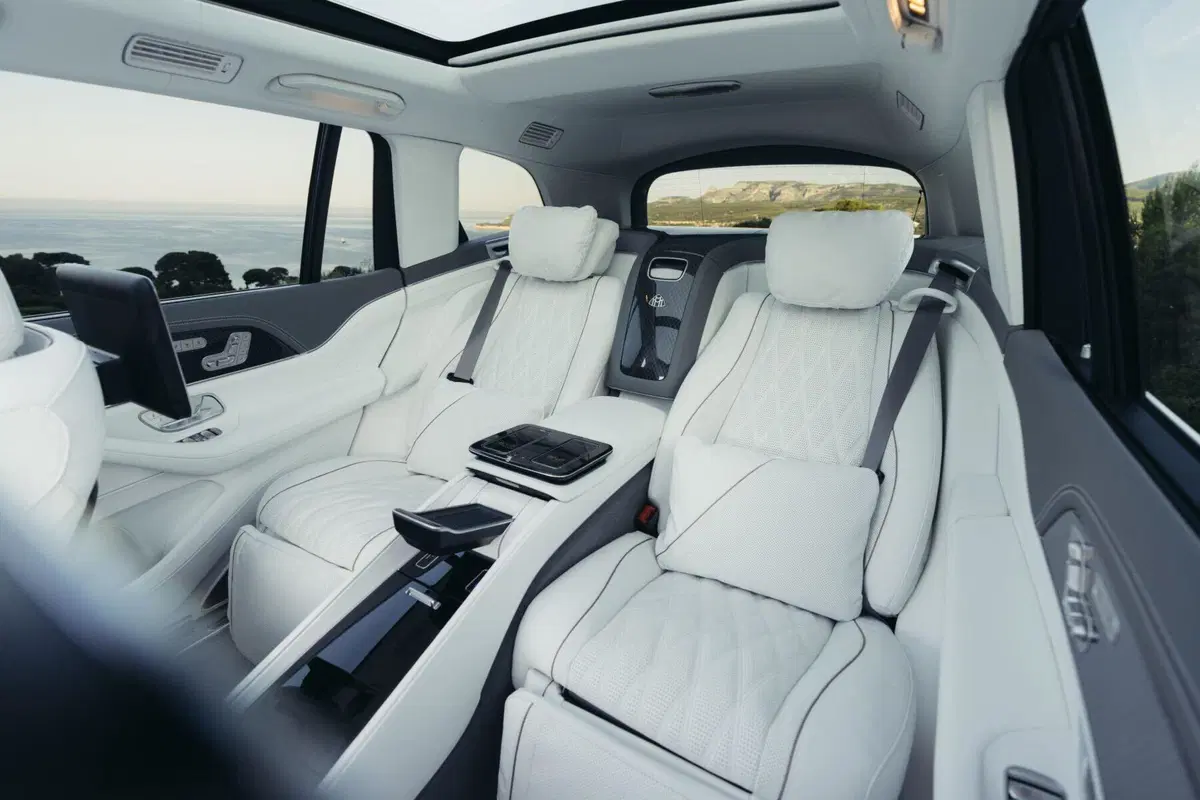 Nuova Mercedes-Maybach GLS, il lusso sale ancora di livello: arriva il V8 elettrificato (6)