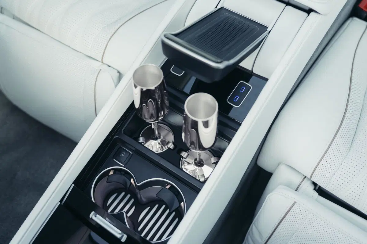 Nuova Mercedes-Maybach GLS, il lusso sale ancora di livello: arriva il V8 elettrificato (7)