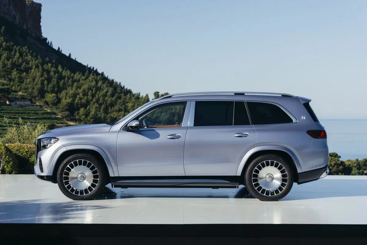 Nuova Mercedes-Maybach GLS, il lusso sale ancora di livello: arriva il V8 elettrificato (16)