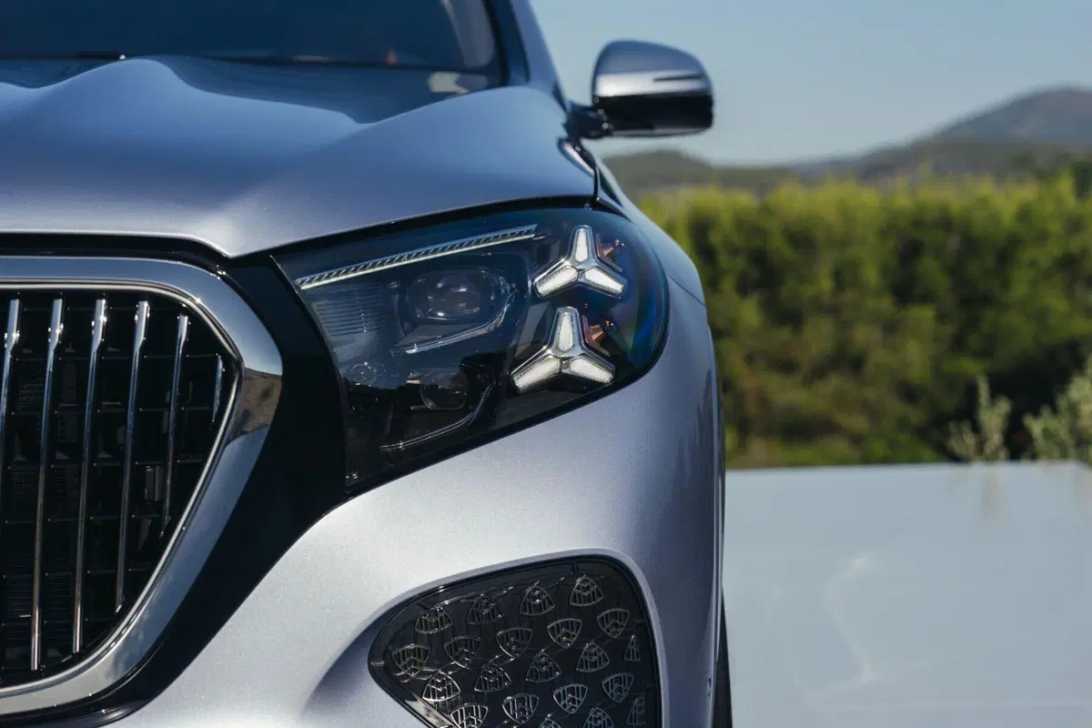 Nuova Mercedes-Maybach GLS, il lusso sale ancora di livello: arriva il V8 elettrificato (17)