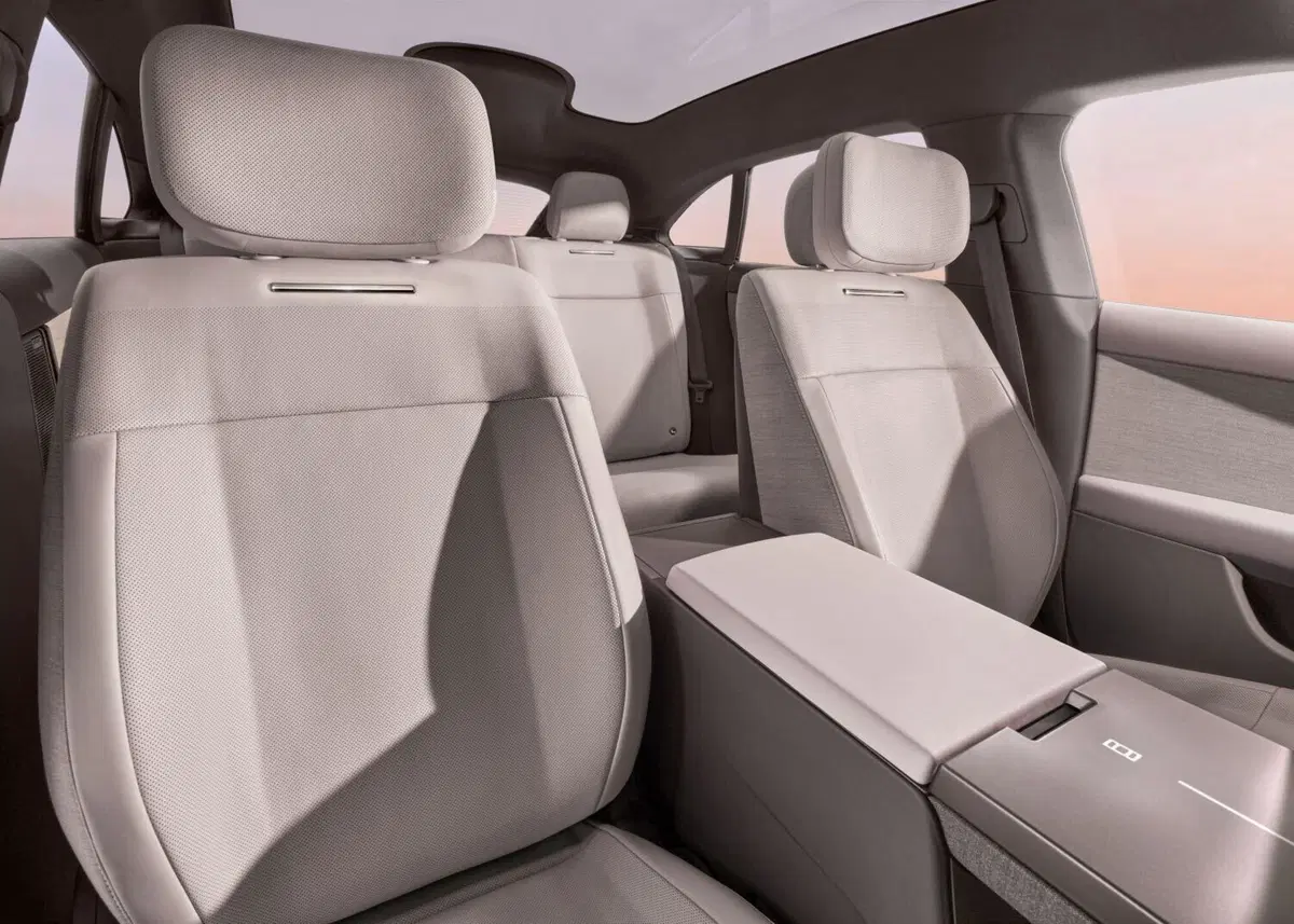 Range Rover GT: svelata la quinta anima della famiglia, debutta la nuova gran turismo elettrica del marchio (12)