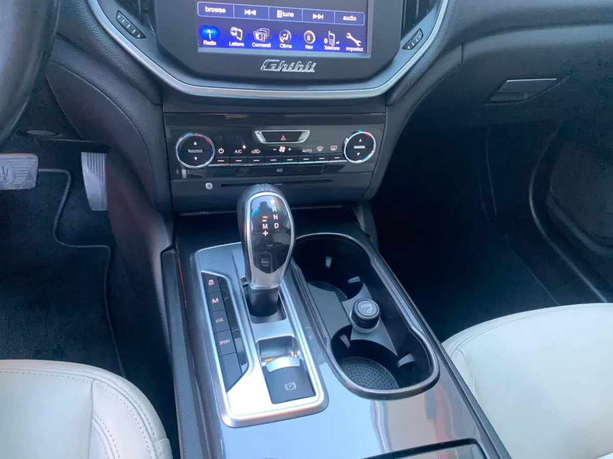 Maserati Ghibli usata a Milano (12)