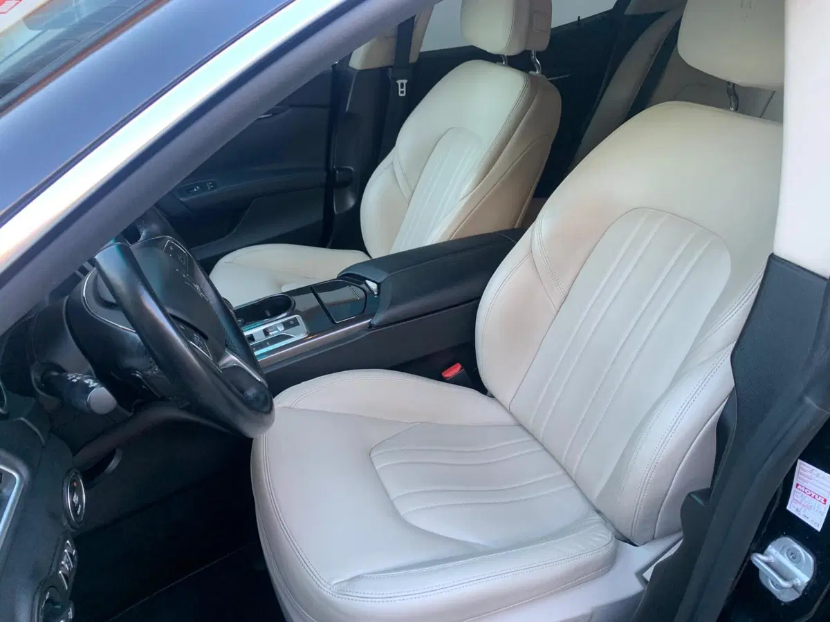 Maserati Ghibli usata a Milano (16)