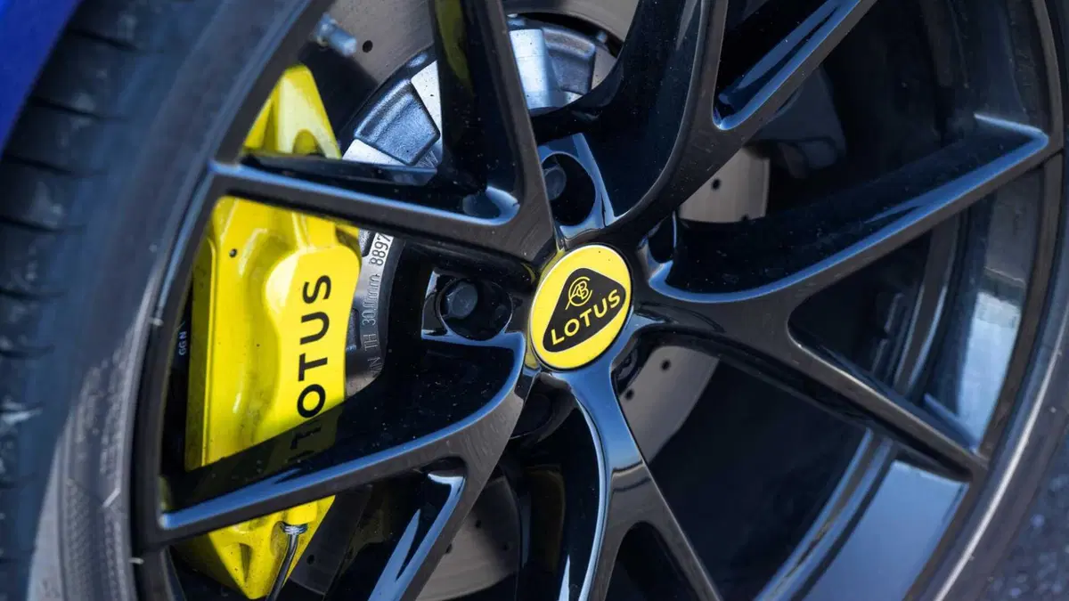 Lotus Emira 2.0 turbo SE 406cv dct (11)