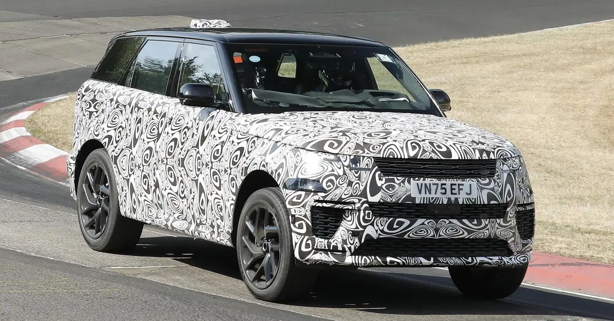 Nuova Range Rover Sport, il restyling si avvicina: ecco come cambier&agrave;