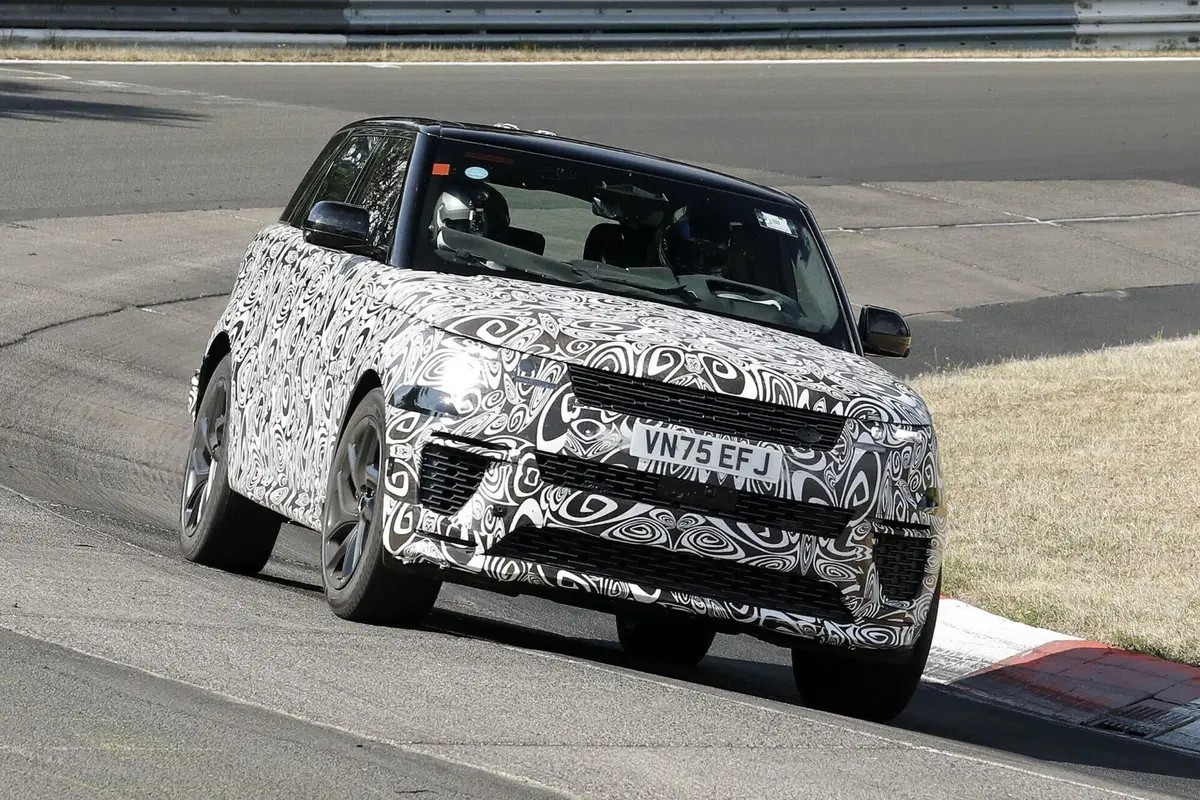 Nuova Range Rover Sport, il restyling si avvicina: ecco come cambierà