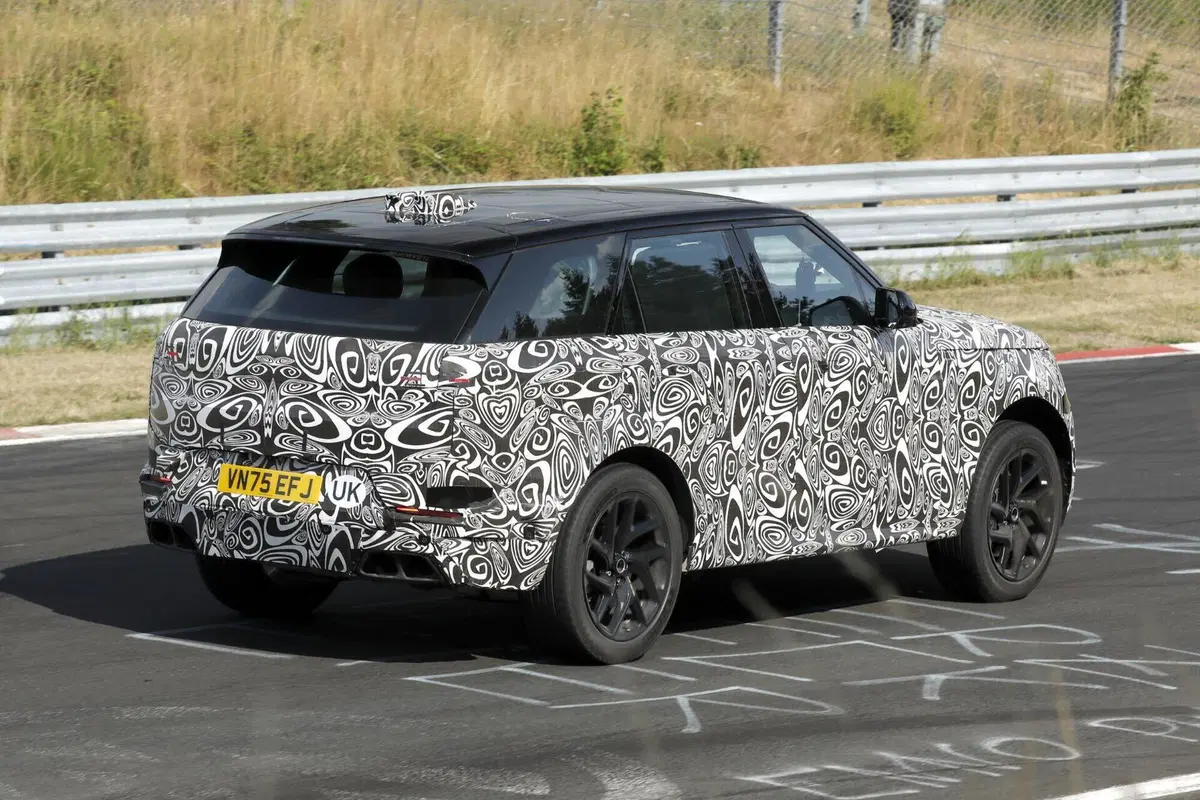 Nuova Range Rover Sport, il restyling si avvicina: ecco come cambierà (2)