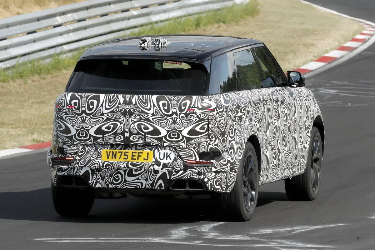 Nuova Range Rover Sport, il restyling si avvicina: ecco come cambierà (3)
