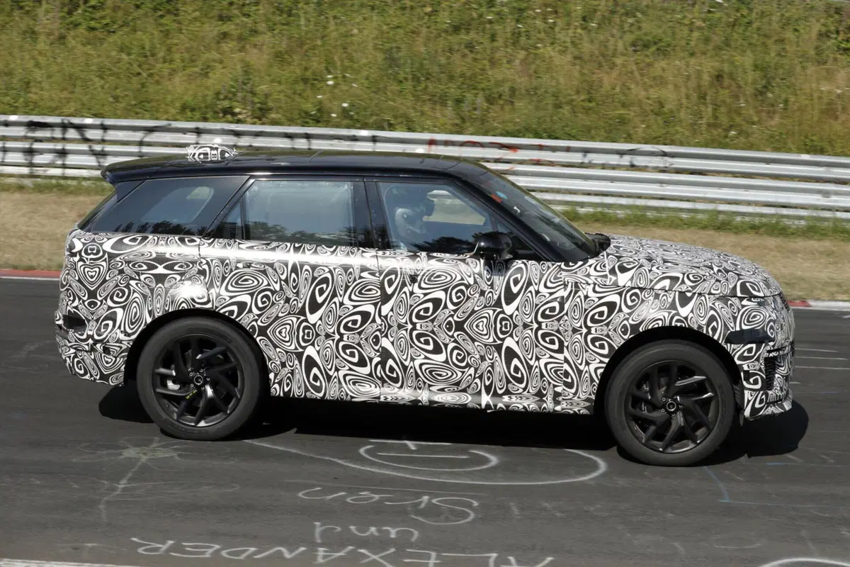 Nuova Range Rover Sport, il restyling si avvicina: ecco come cambierà (4)