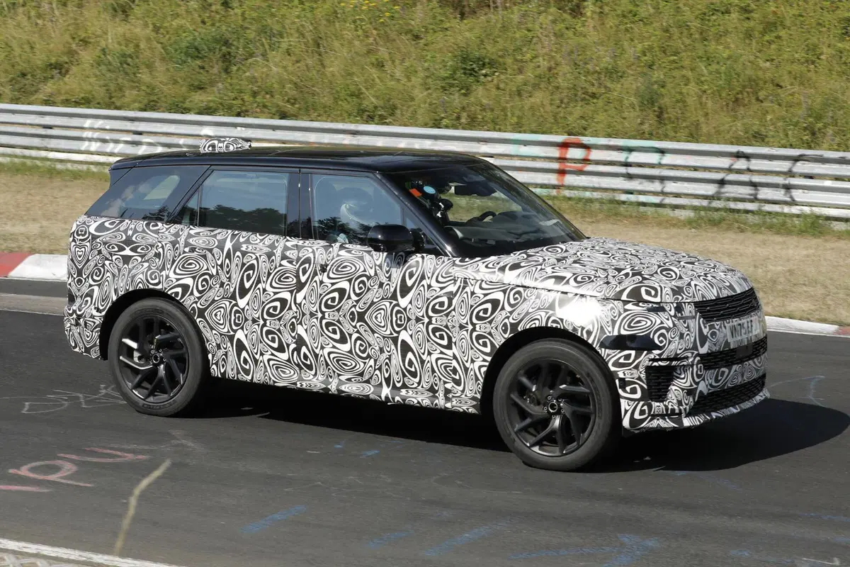 Nuova Range Rover Sport, il restyling si avvicina: ecco come cambierà (5)