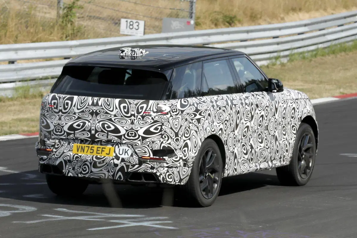 Nuova Range Rover Sport, il restyling si avvicina: ecco come cambierà (6)