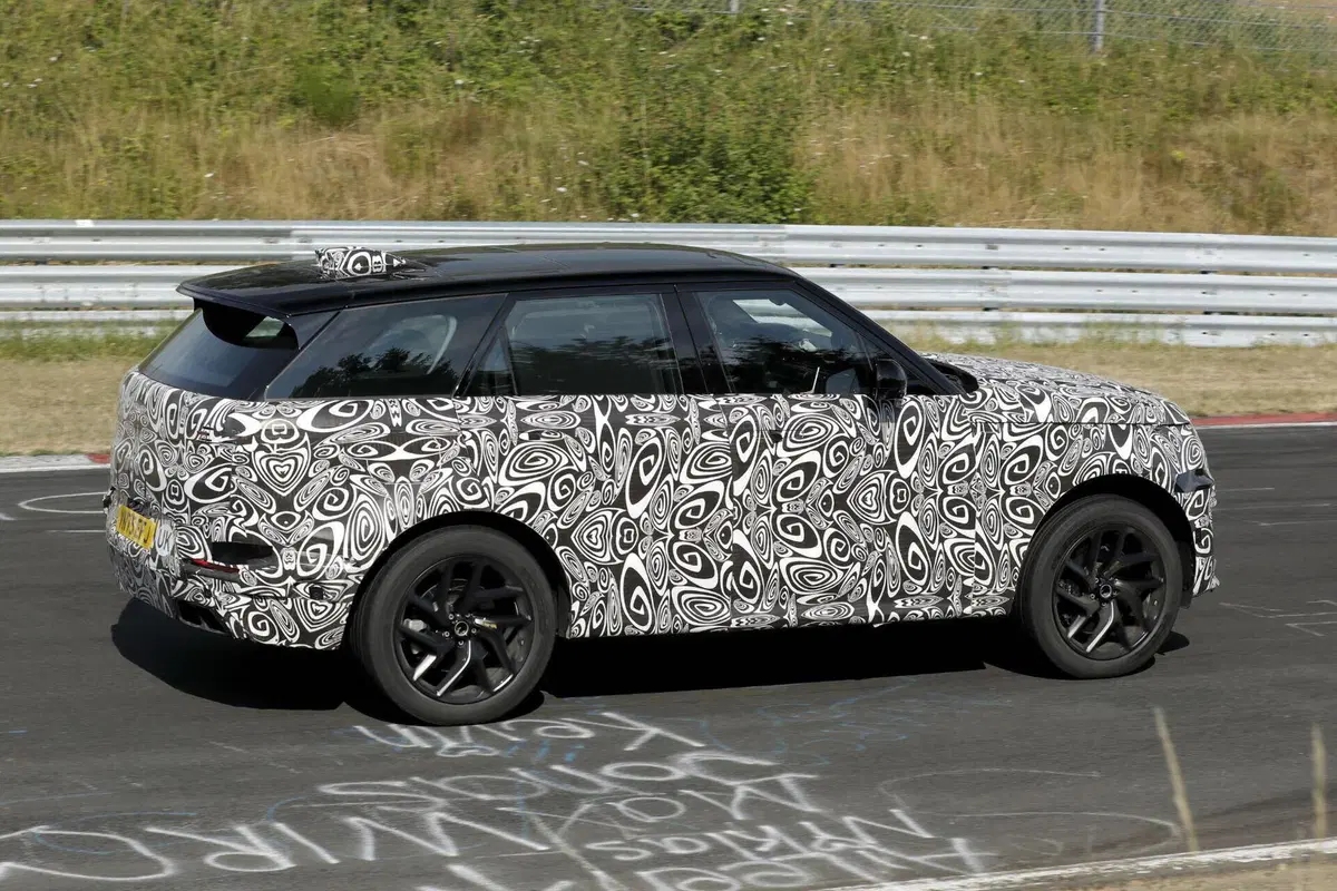 Nuova Range Rover Sport, il restyling si avvicina: ecco come cambierà (7)