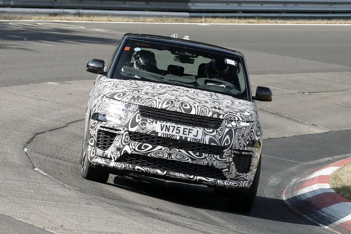 Nuova Range Rover Sport, il restyling si avvicina: ecco come cambierà (9)