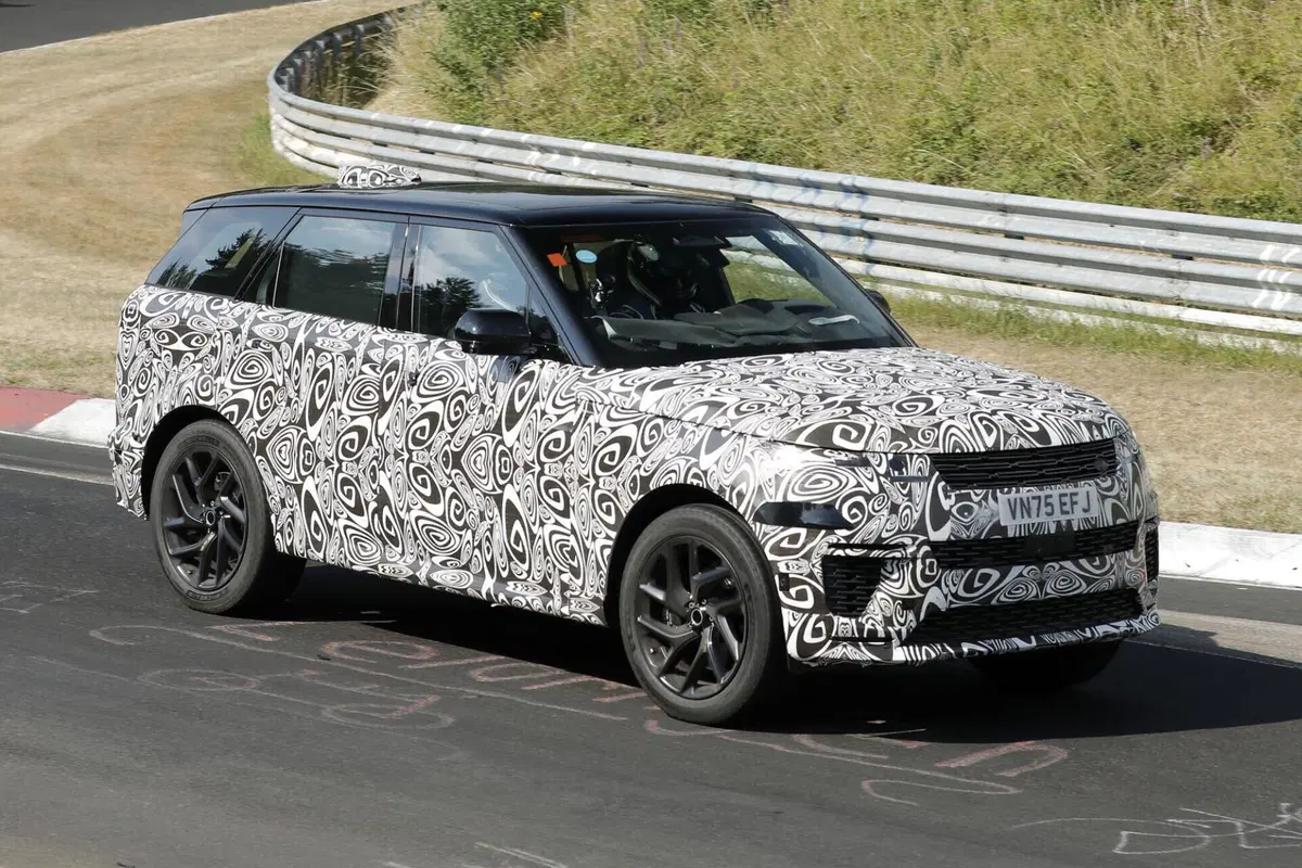 Nuova Range Rover Sport, il restyling si avvicina: ecco come cambierà (11)