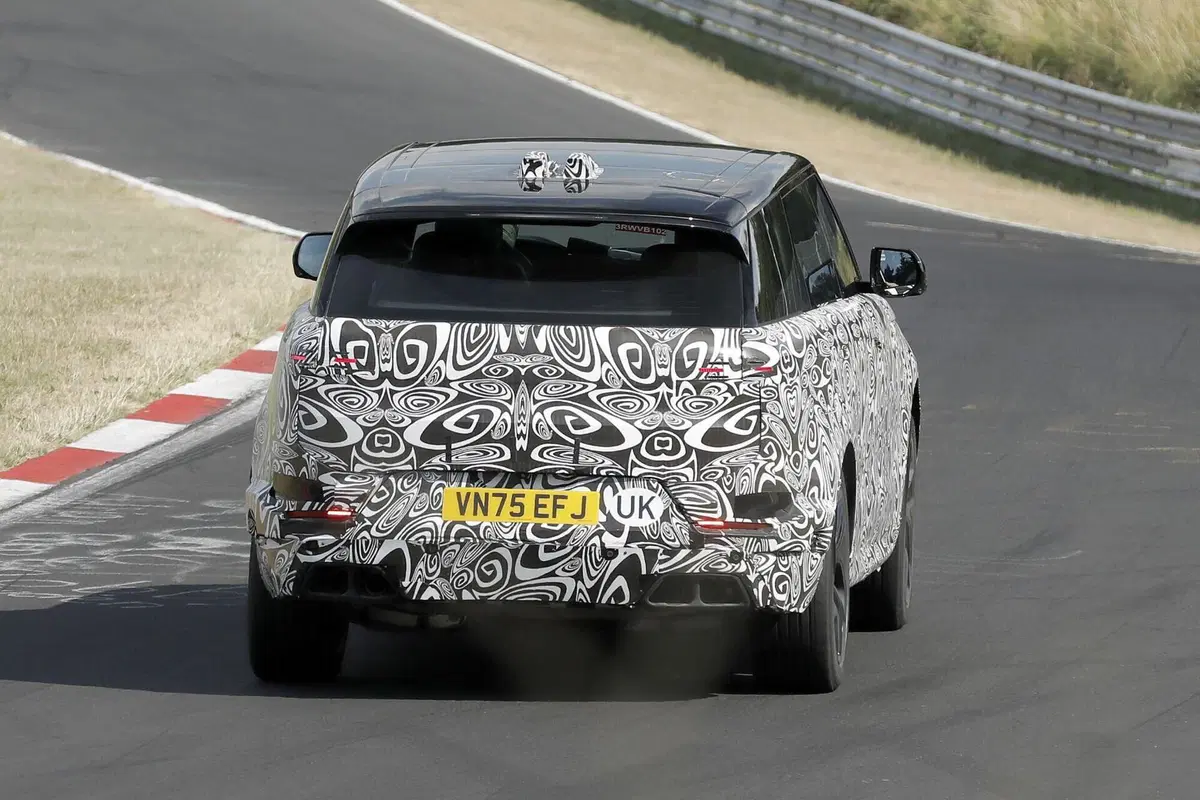 Nuova Range Rover Sport, il restyling si avvicina: ecco come cambierà (12)