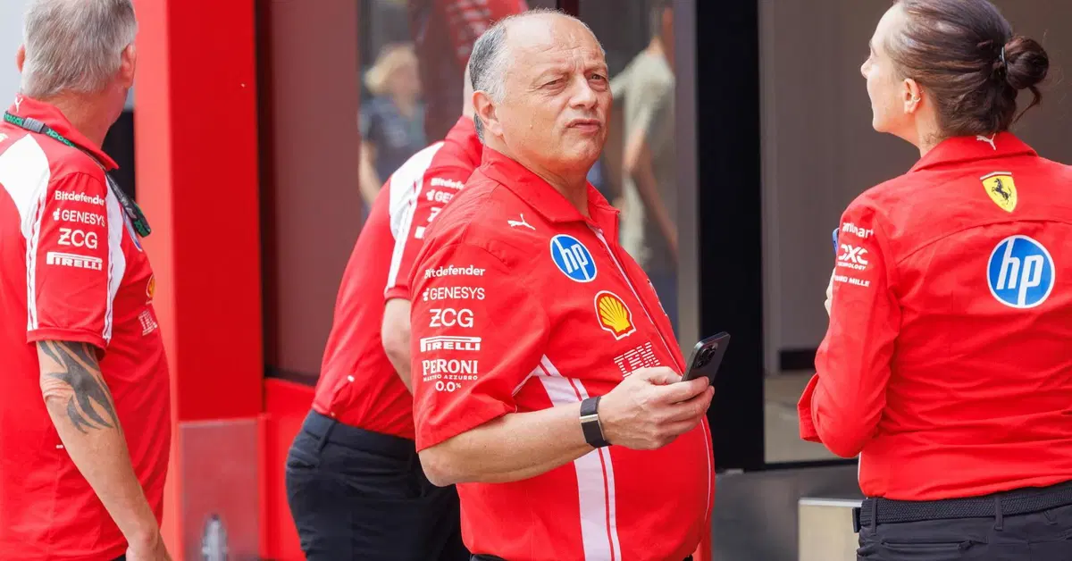 F1. "La fisica del motore non sar&agrave; pi&ugrave; un problema, la pressione &egrave; su Mercedes": Vasseur carica la Ferrari. Ecco perch&eacute; la SF-26 pu&ograve; vincere in Ungheria