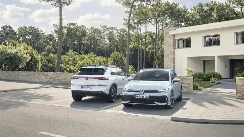Volkswagen Golf e T-Roc full hybrid, ordini aperti: arrivano ad un prezzo che non ti aspetti
