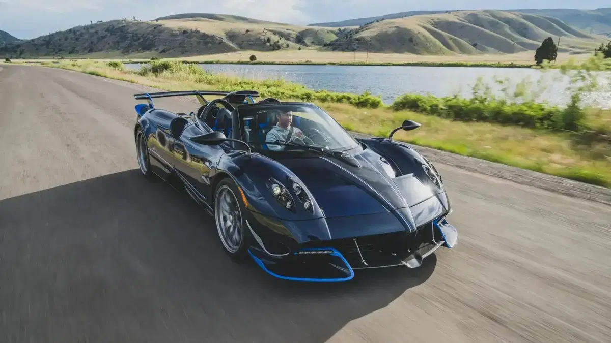 Pagani Huayra Roadster Executor: la prima con cambio manuale va all'asta e può superare i 7 milioni