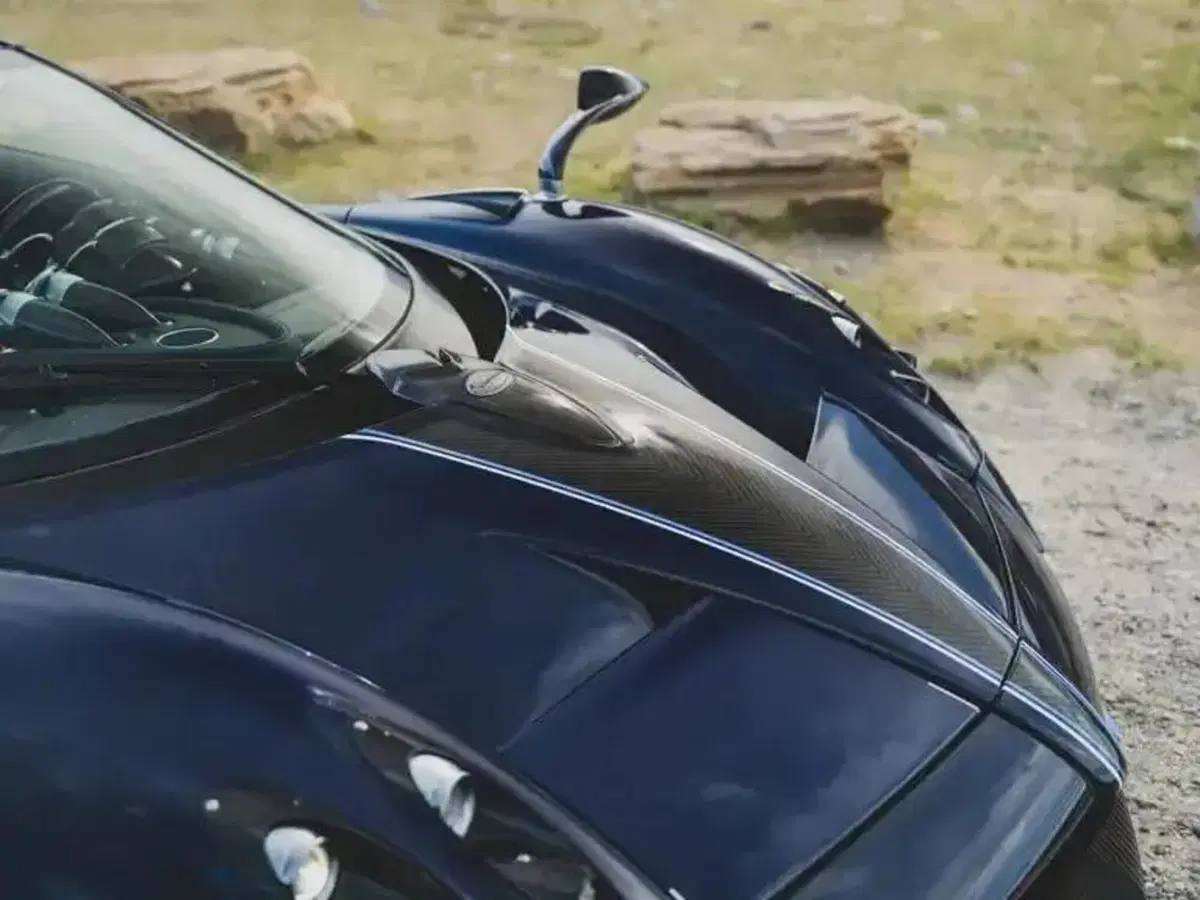 Pagani Huayra Roadster Executor: la prima con cambio manuale va all'asta e può superare i 7 milioni (4)