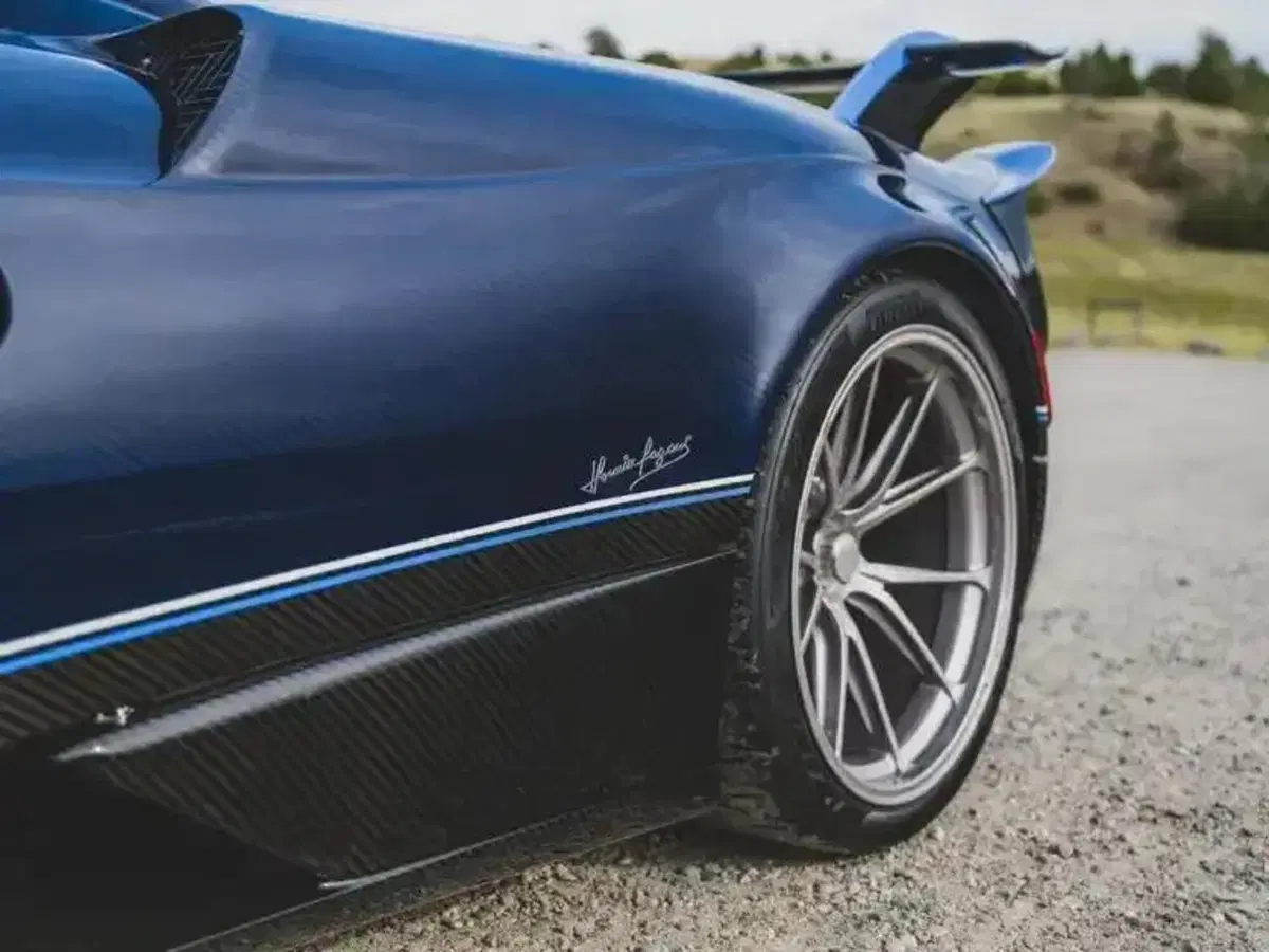 Pagani Huayra Roadster Executor: la prima con cambio manuale va all'asta e può superare i 7 milioni (6)