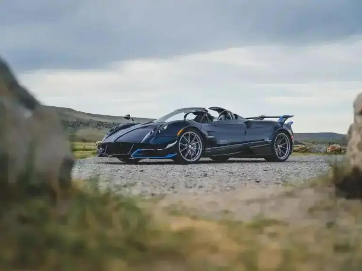 Pagani Huayra Roadster Executor: la prima con cambio manuale va all'asta e può superare i 7 milioni (7)