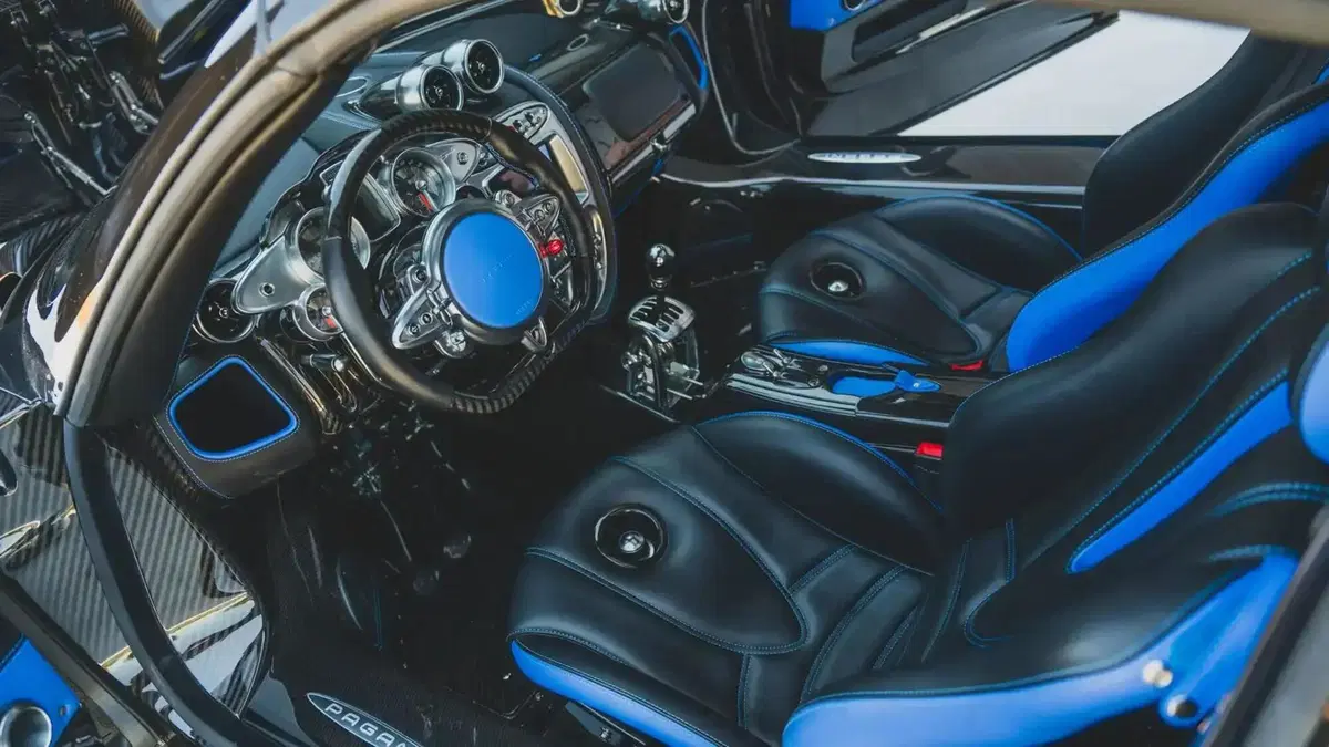 Pagani Huayra Roadster Executor: la prima con cambio manuale va all'asta e può superare i 7 milioni (8)