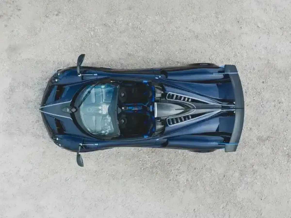 Pagani Huayra Roadster Executor: la prima con cambio manuale va all'asta e può superare i 7 milioni (9)