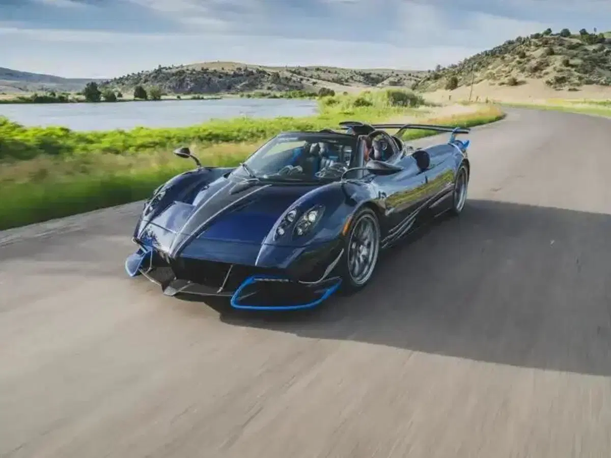 Pagani Huayra Roadster Executor: la prima con cambio manuale va all'asta e può superare i 7 milioni (12)